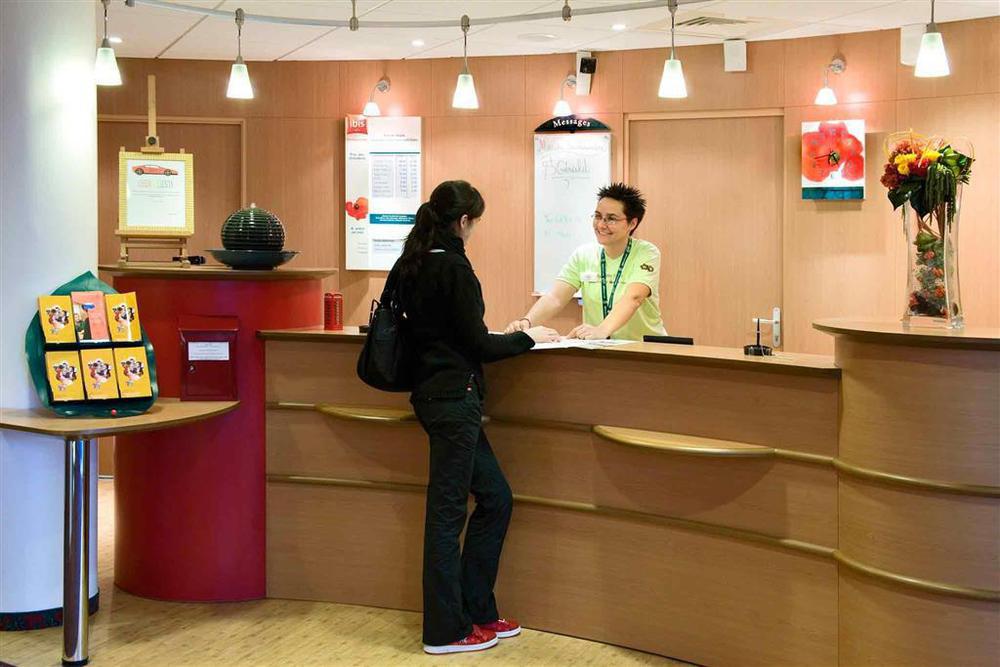 ホテル イビス マルセイユ　ボンヌヴェーヌ カランクプラージュ エクステリア 写真